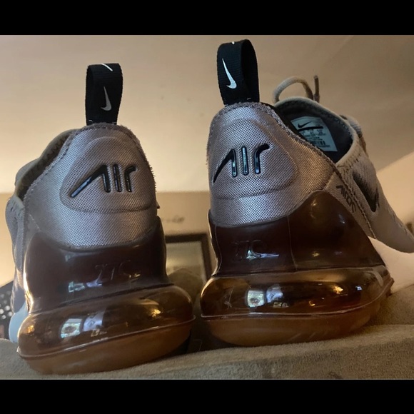 Nike AirMax 270 - Picture 6 of 7